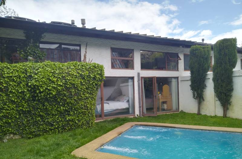 HERMOSA CASA EN MANANTIALES