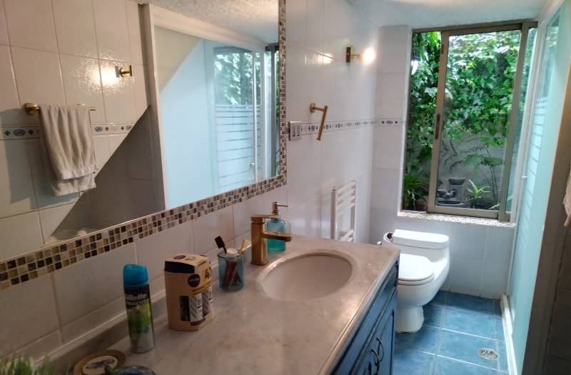 HERMOSA CASA EN MANANTIALES